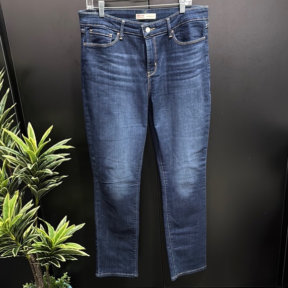 Levi Strauss Signature Mid rise,straight leg, blue jeans,5 pocket, Belt loop - Picture 1 of 9